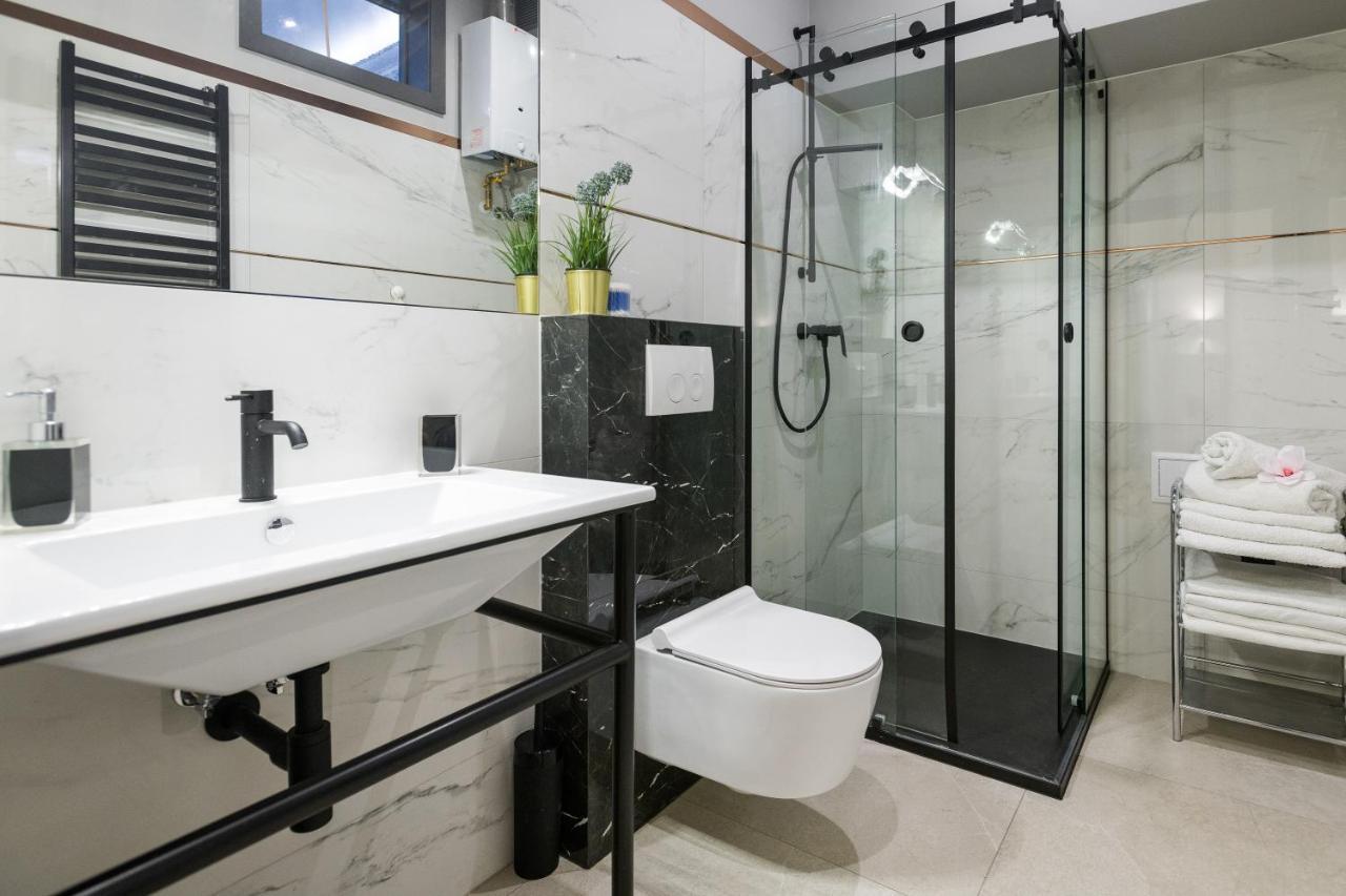 Luxury Apartment At The Main Square Tomasza Street كراكوفيا المظهر الخارجي الصورة